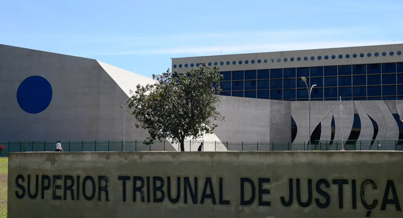 STJ condena ministro Marco Buzzi a perda de cargo por crimes sexuais