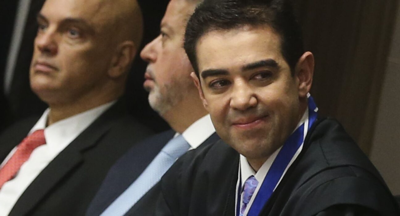 Bruno Dantas renuncia ao cargo de ministro do TCU