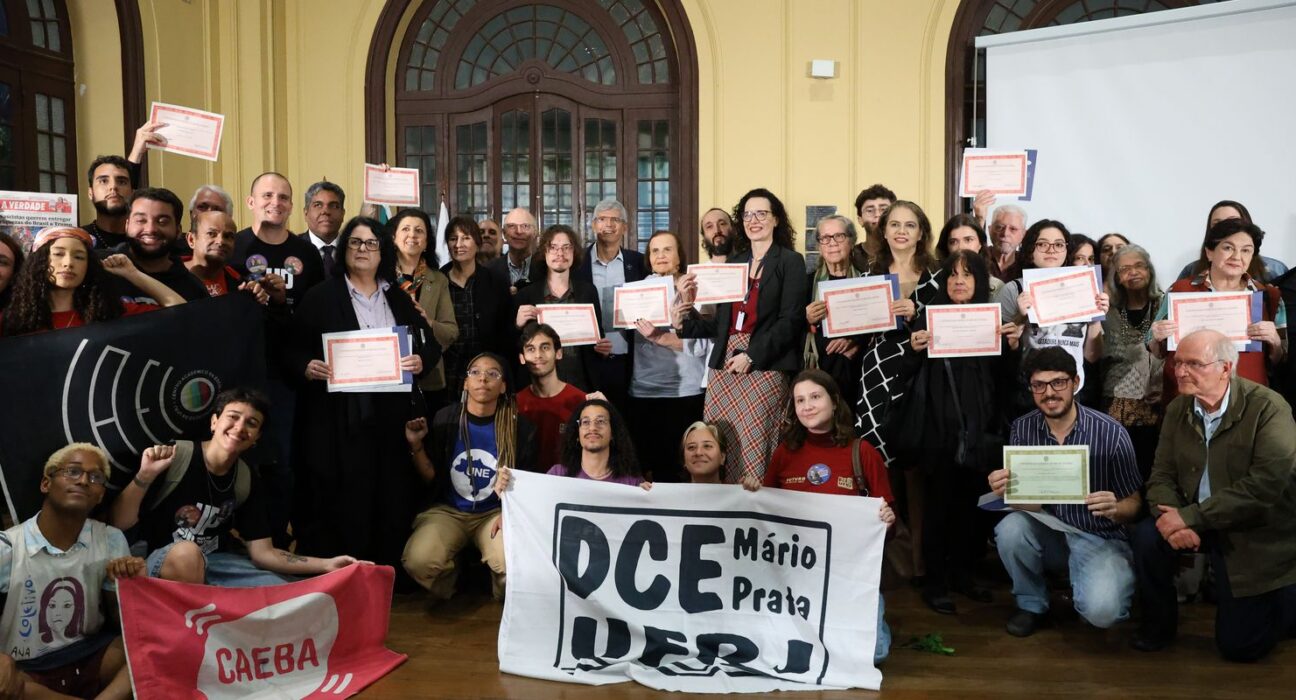 UFRJ homenageia vítimas da ditadura com diplomas póstumos