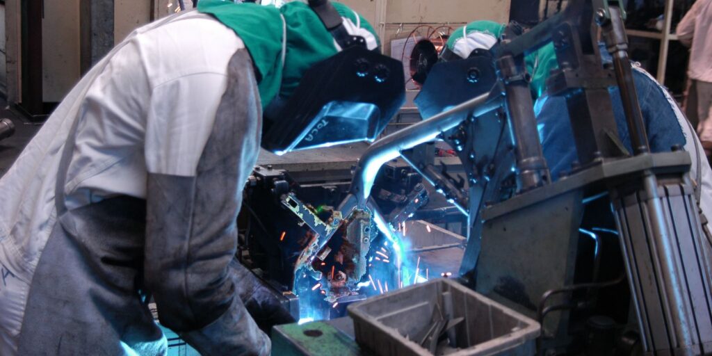 Produção industrial interrompe 2 meses de queda e sobe 0,2% em julho