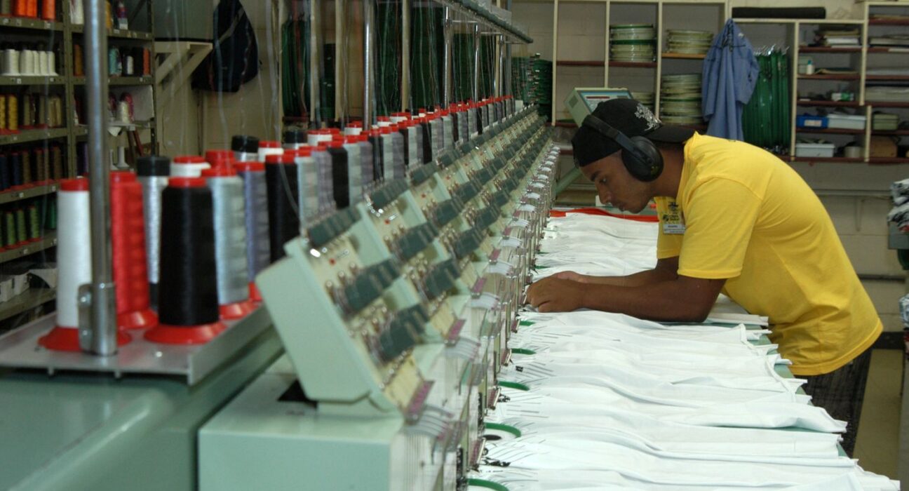 Economia recua 0,4% na passagem de junho para julho, estima FGV