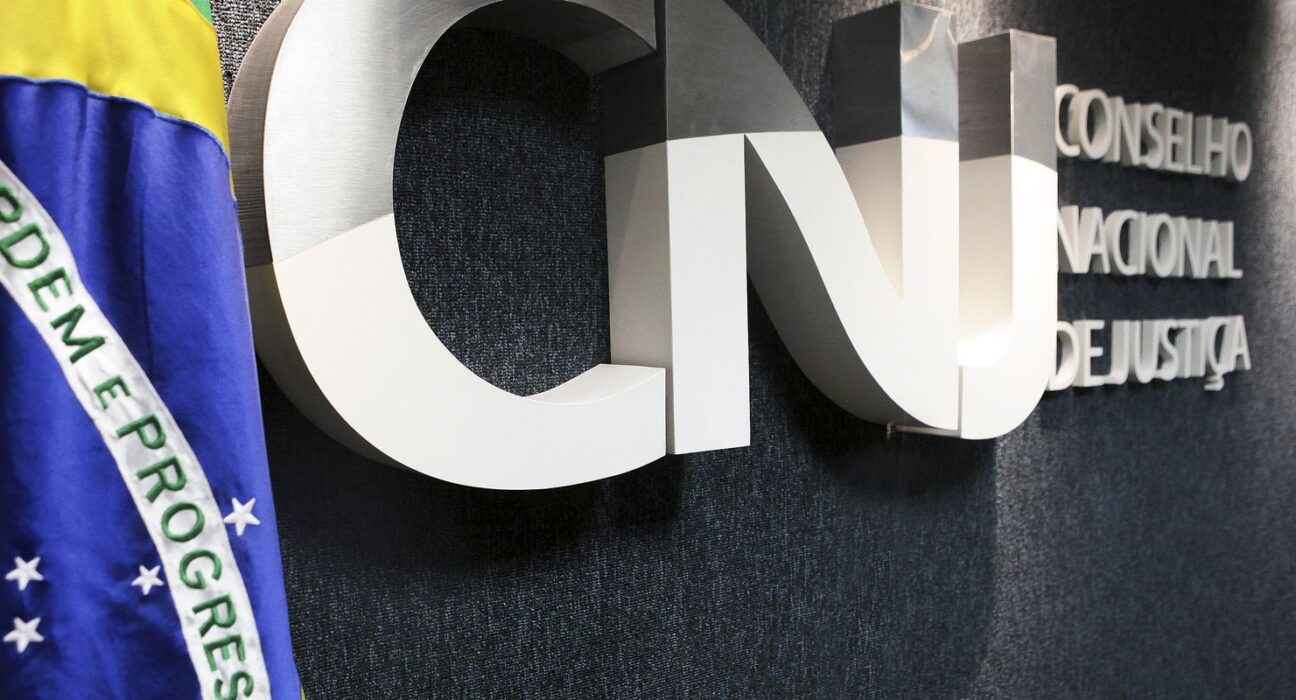 CNJ faz operação em gabinete de desembargador ligado a Nunes Marques