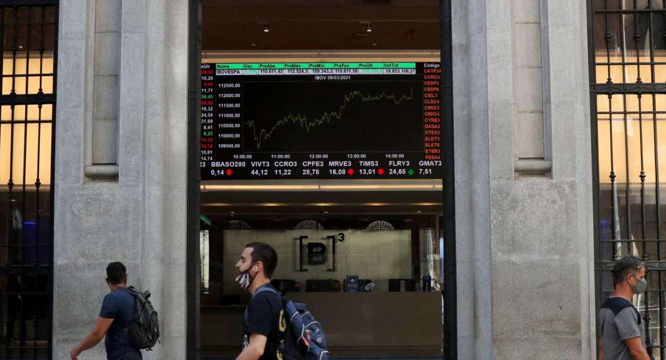 Bolsa sobe 1,3% e atinge maior nível em quase quatro meses