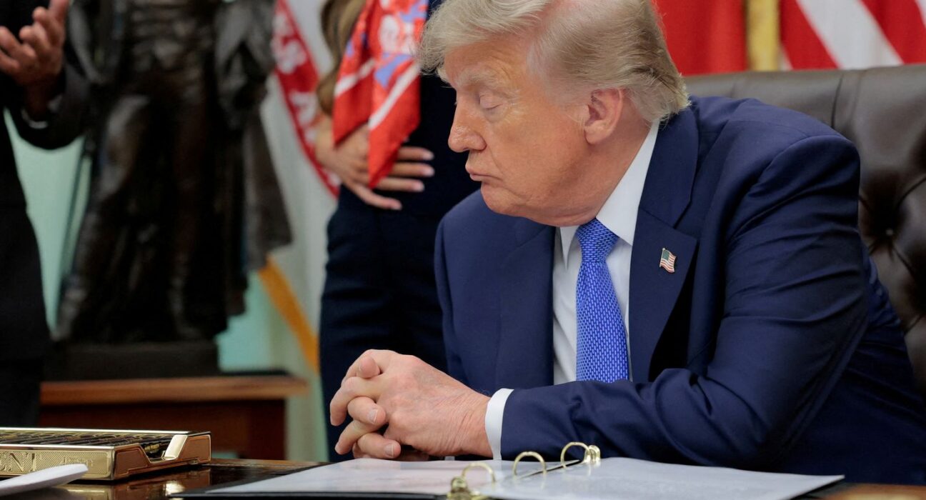 Trump promete US$ 5 mil a cada americano se vencer eleições