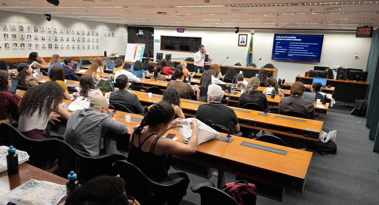 Pesquisadores debatem em Brasília o papel da comunicação pública