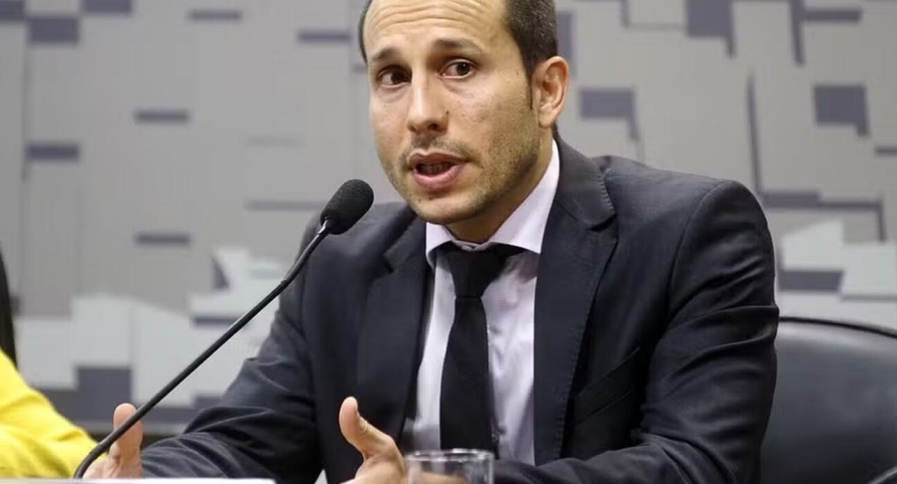 "Verdade prevalecerá", diz número 2 da PF após afastamento de Andrei 