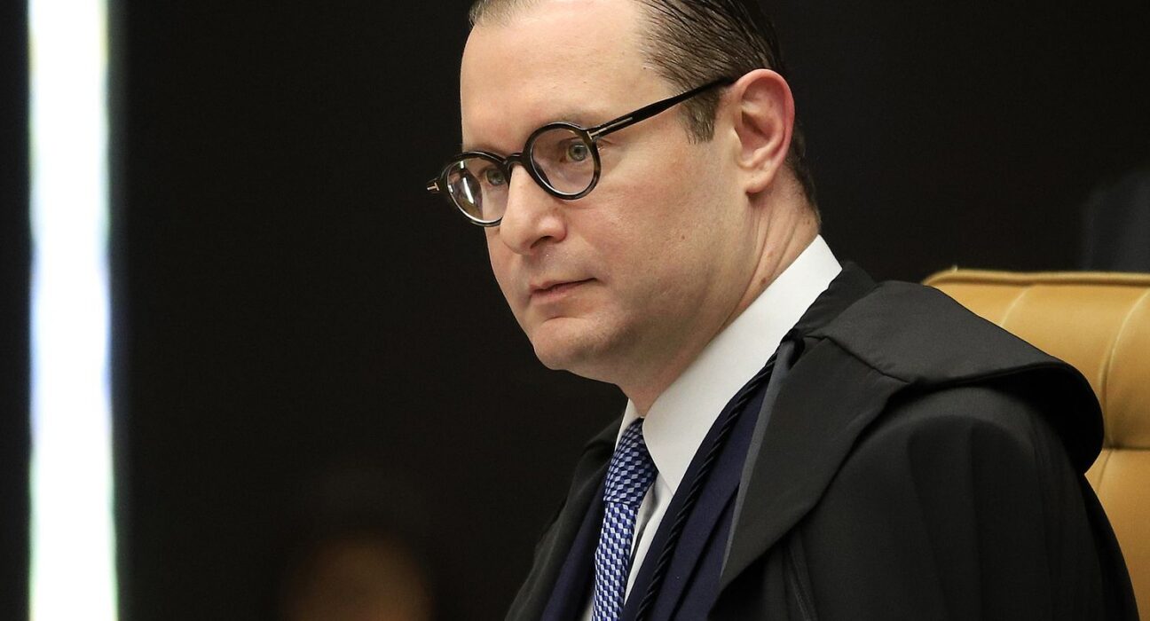 STF: Zanin pede a Fachin acesso a todo material de celular de Vorcaro