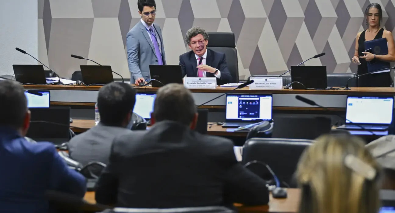 Ajustes no texto adiam votação da MP da "taxa das blusinhas"