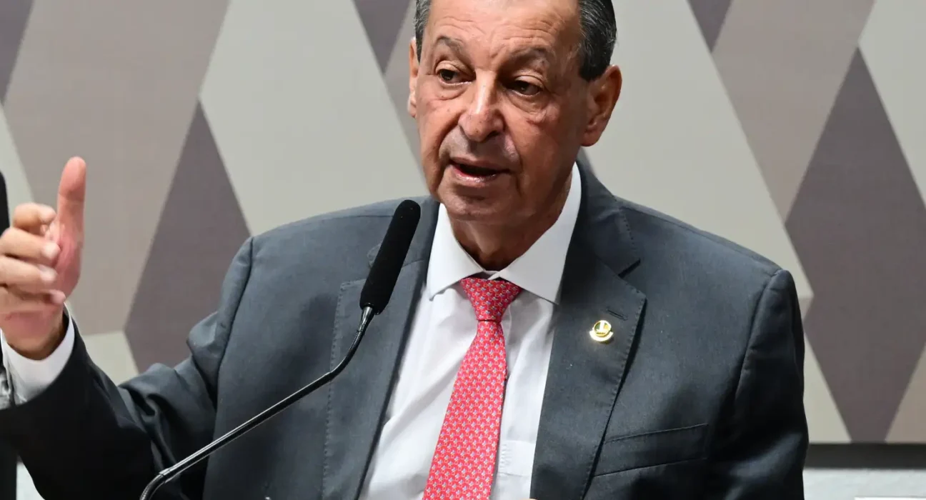 Relator da CCJ rejeita emendas da oposição que buscavam manter 6x1