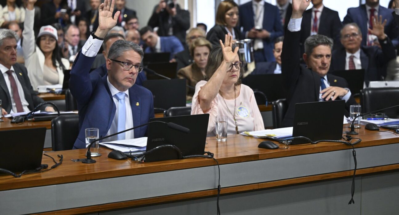 CCJ do Senado aprova texto-base da PEC da Segurança Pública