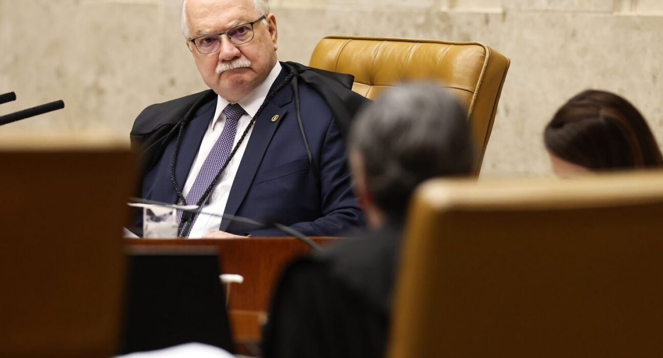 Ex-ministros e sociedade civil divulgam carta em apoio a Fachin 