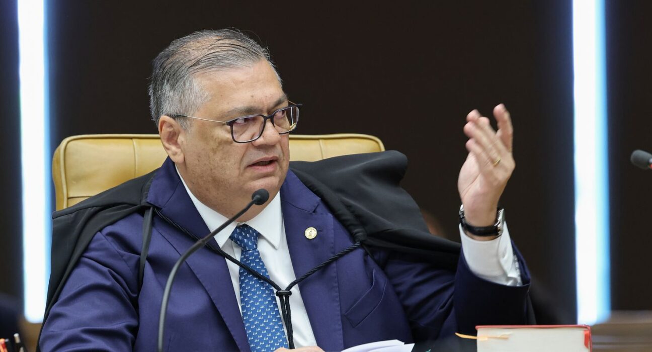 Dino manda PF investigar relação de Vorcaro com cemitérios em SP