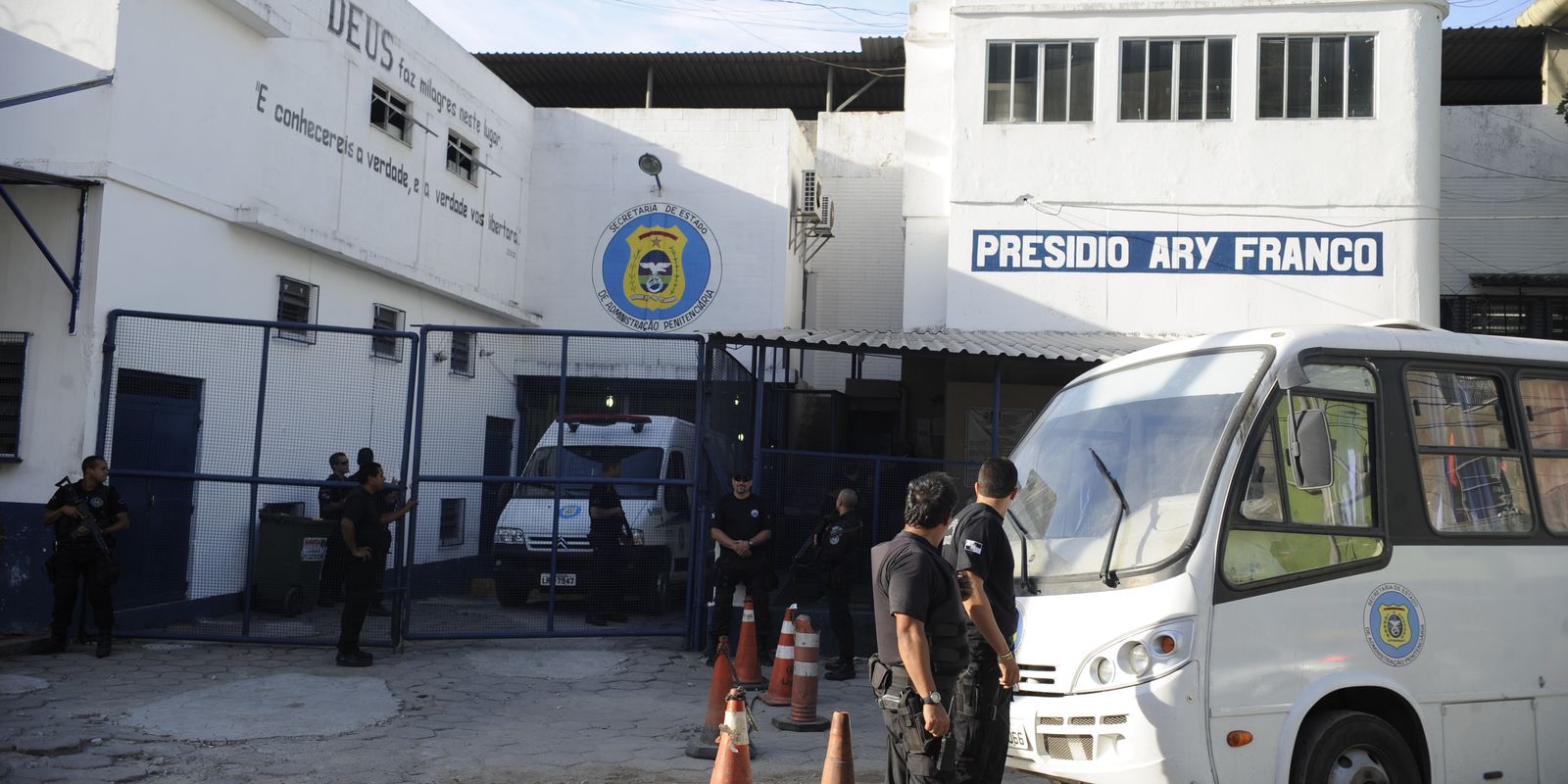 Sistema prisional transfere bilhões em custos para famílias de presos