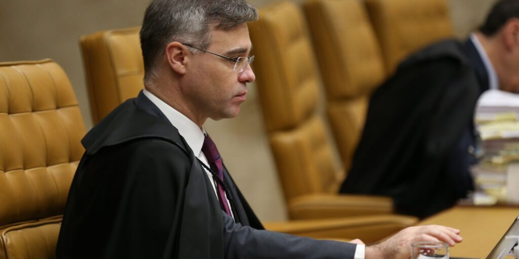 Mendonça levanta sigilo de quase 40 processos no STF