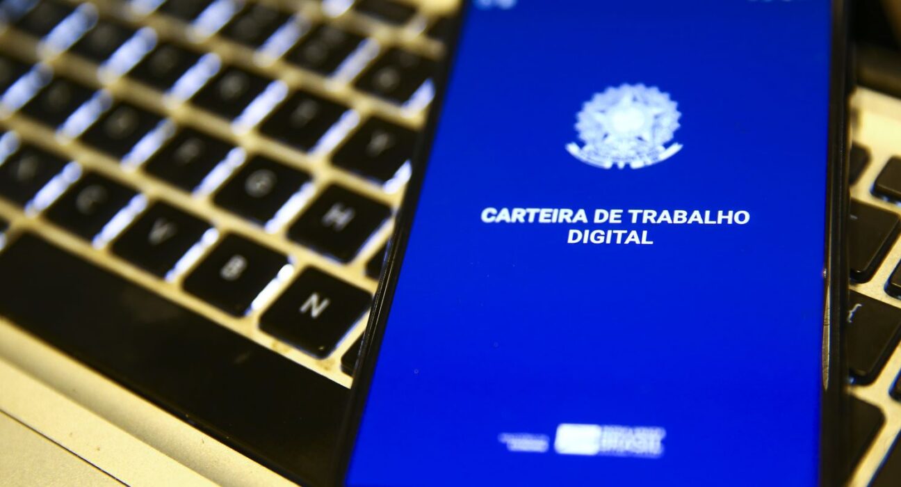 Taxa de desemprego cai para 5,3%, a menor para o trimestre até agosto