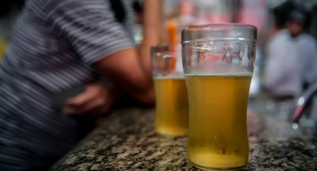 Álcool e cigarro podem causar cegueira, alertam especialistas