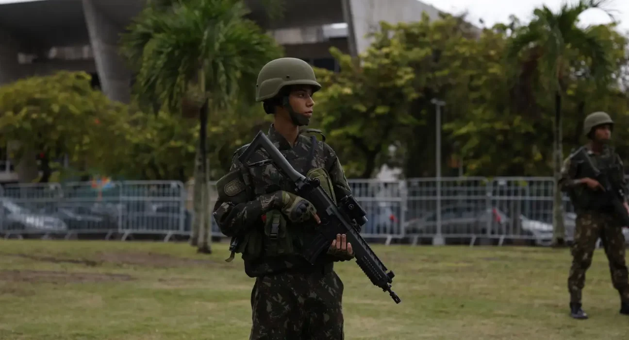 Tropas militares vão reforçar locais de votação no Rio de Janeiro