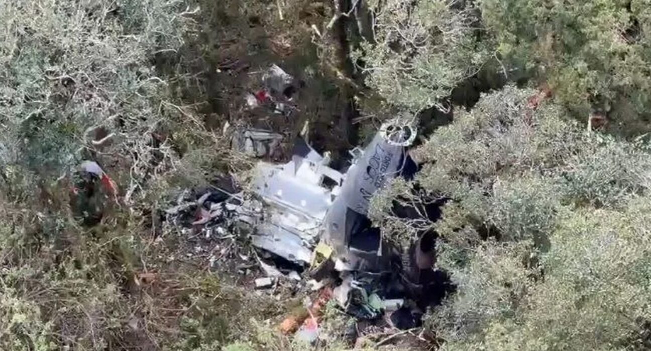 Bombeiros encontram helicóptero com corpo do cantor Rick