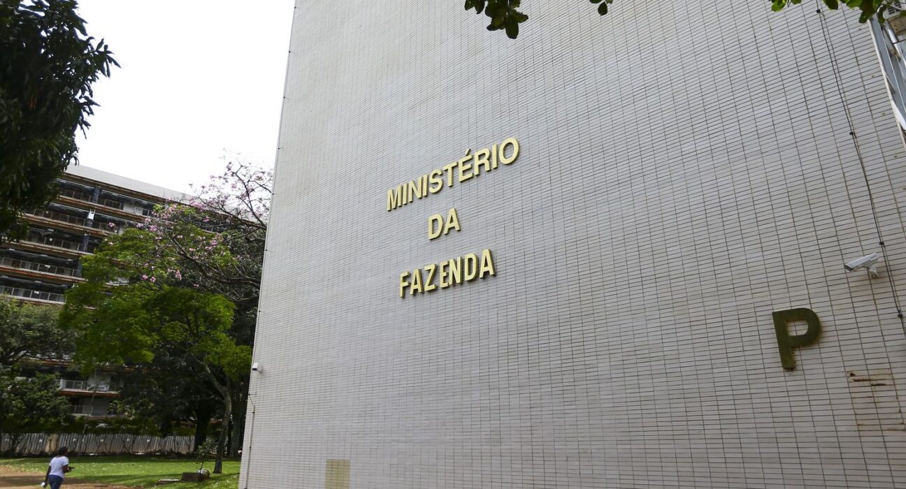 Governo reduz projeção do PIB para 2% em 2026 e 2,3% em 2027