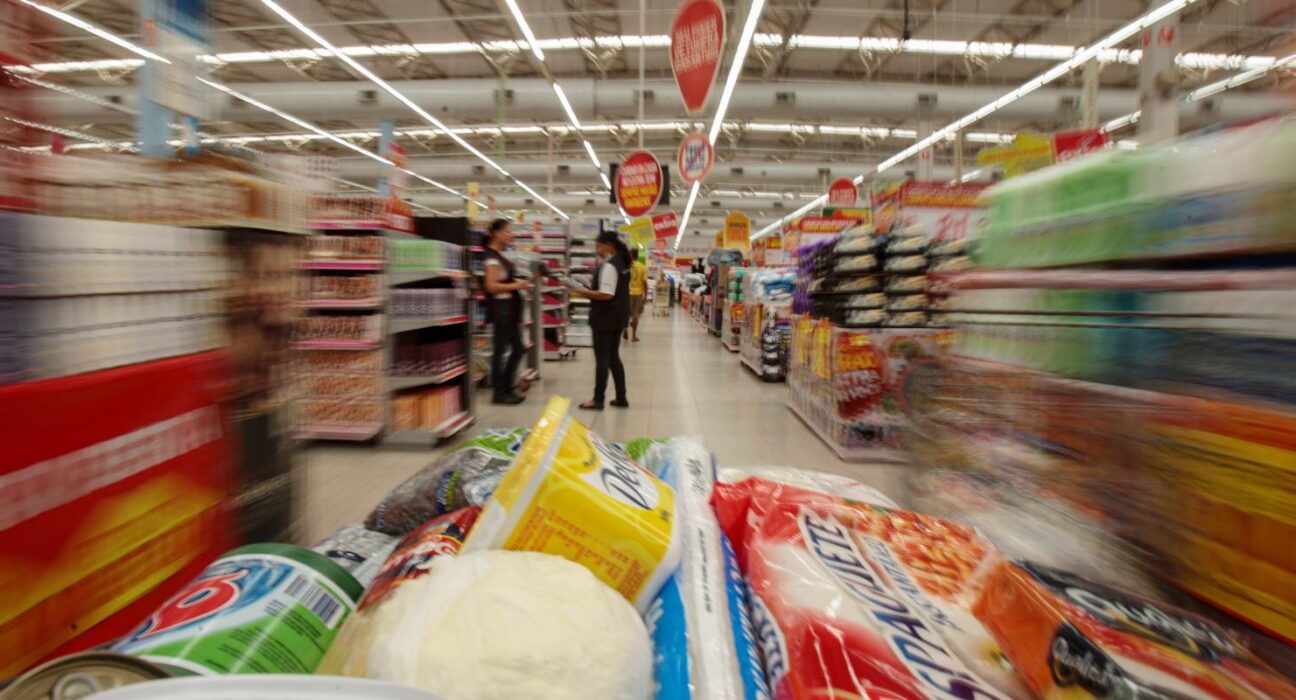 Bolsa Família é reajustado em 15%; medida vale a partir de outubro
