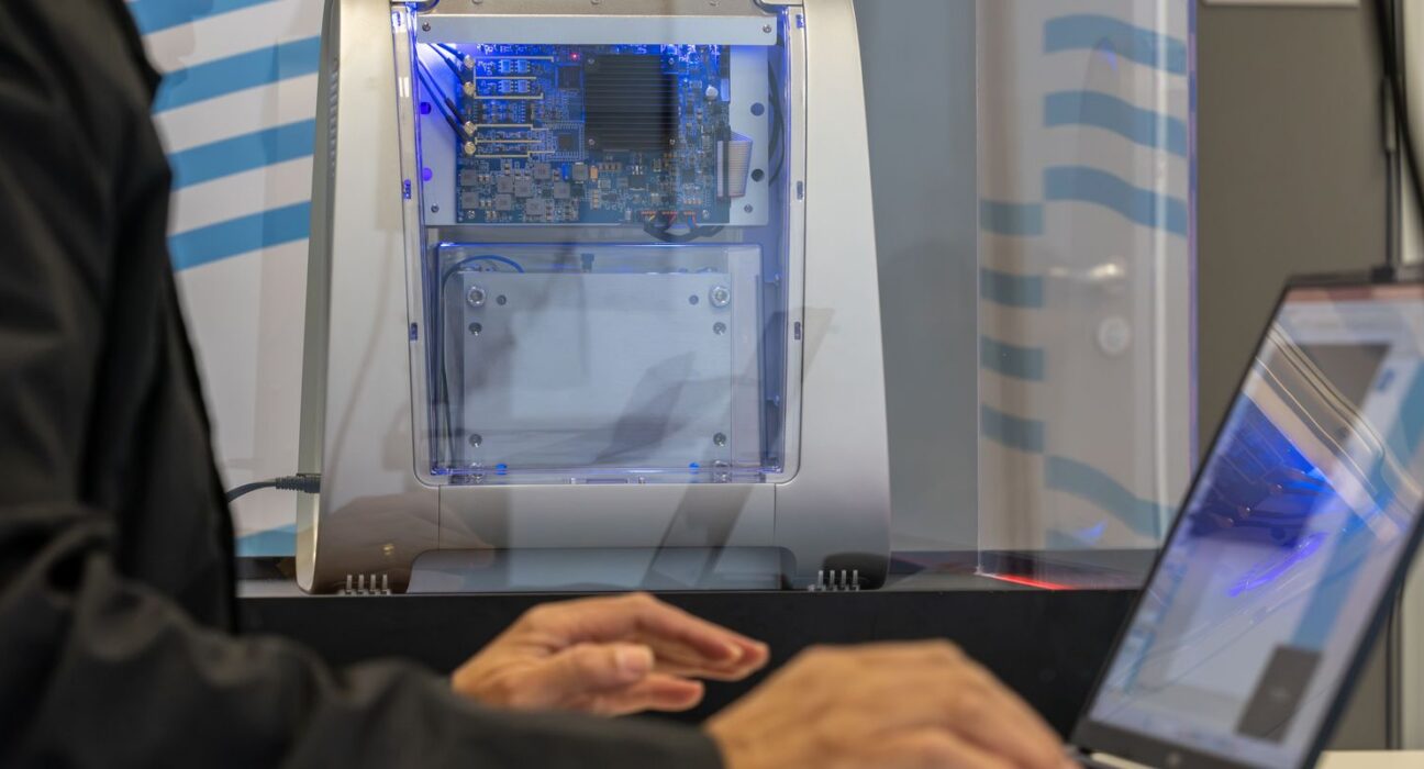 Novo computador quântico educacional passa a ser usado no Senai