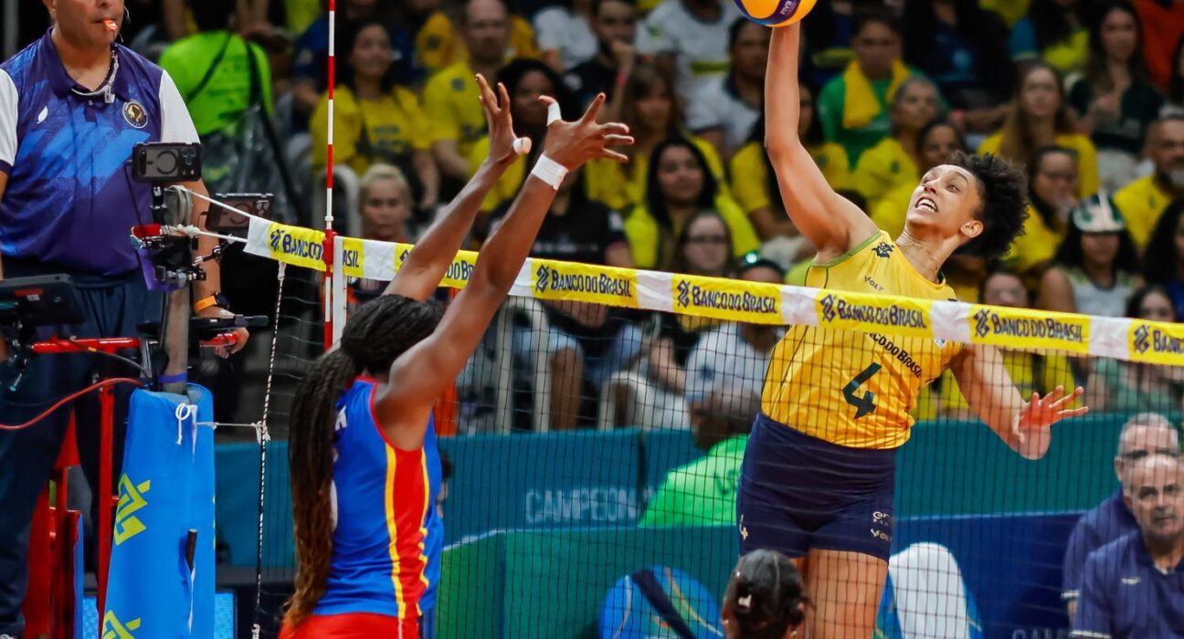 Brasil vence a terceira e lidera Sul-Americano feminino de vôlei