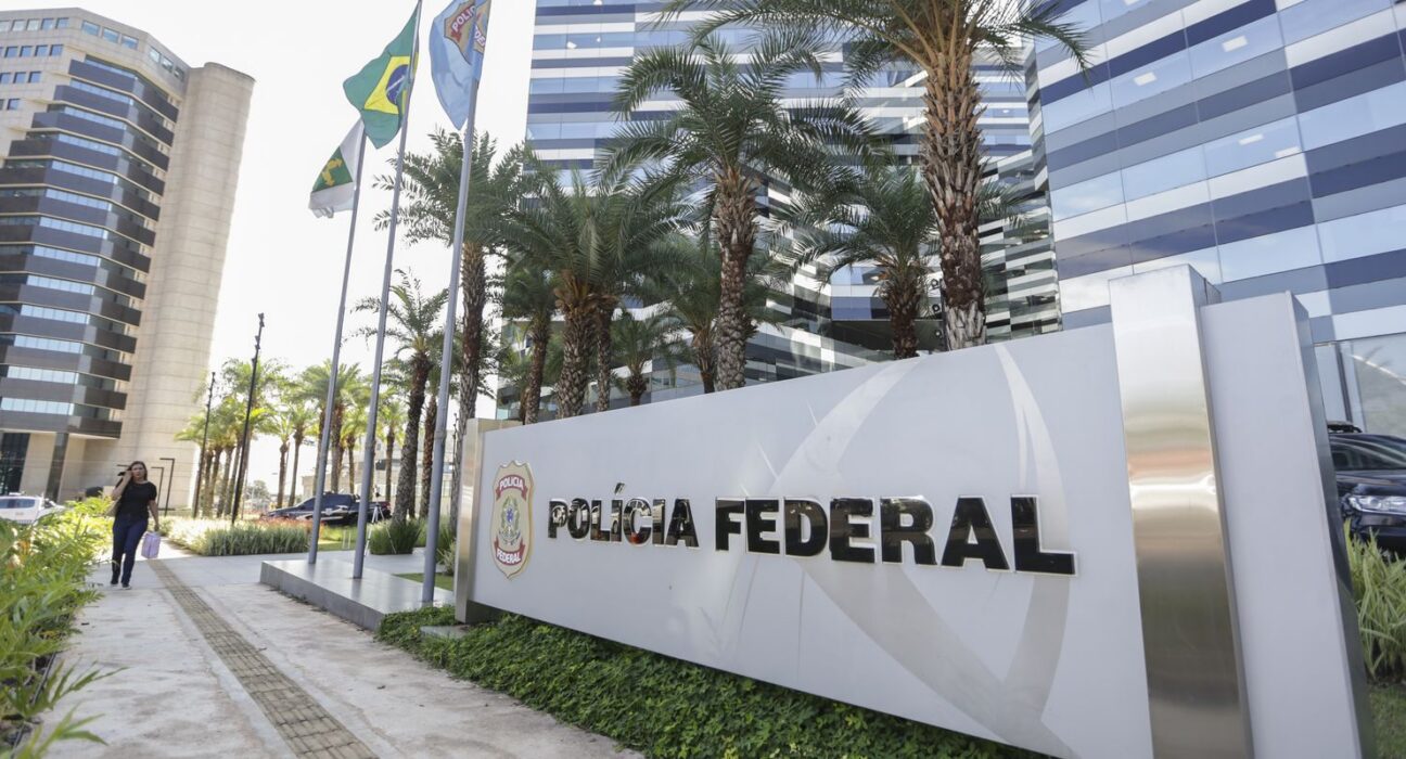 PF está com celular de Vorcaro e afirma poder enviar dados a ministros