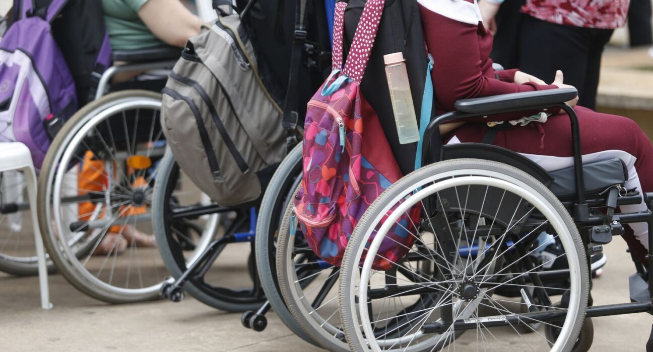 Analfabetismo entre jovens e adultos com deficiência é 12 vezes maior