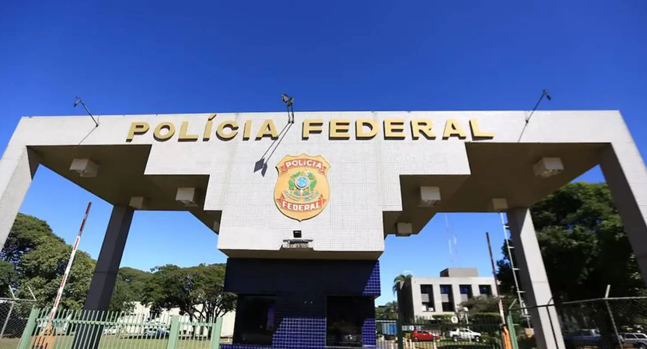 Sindicato de servidores da PF manifesta apoio a diretores afastados