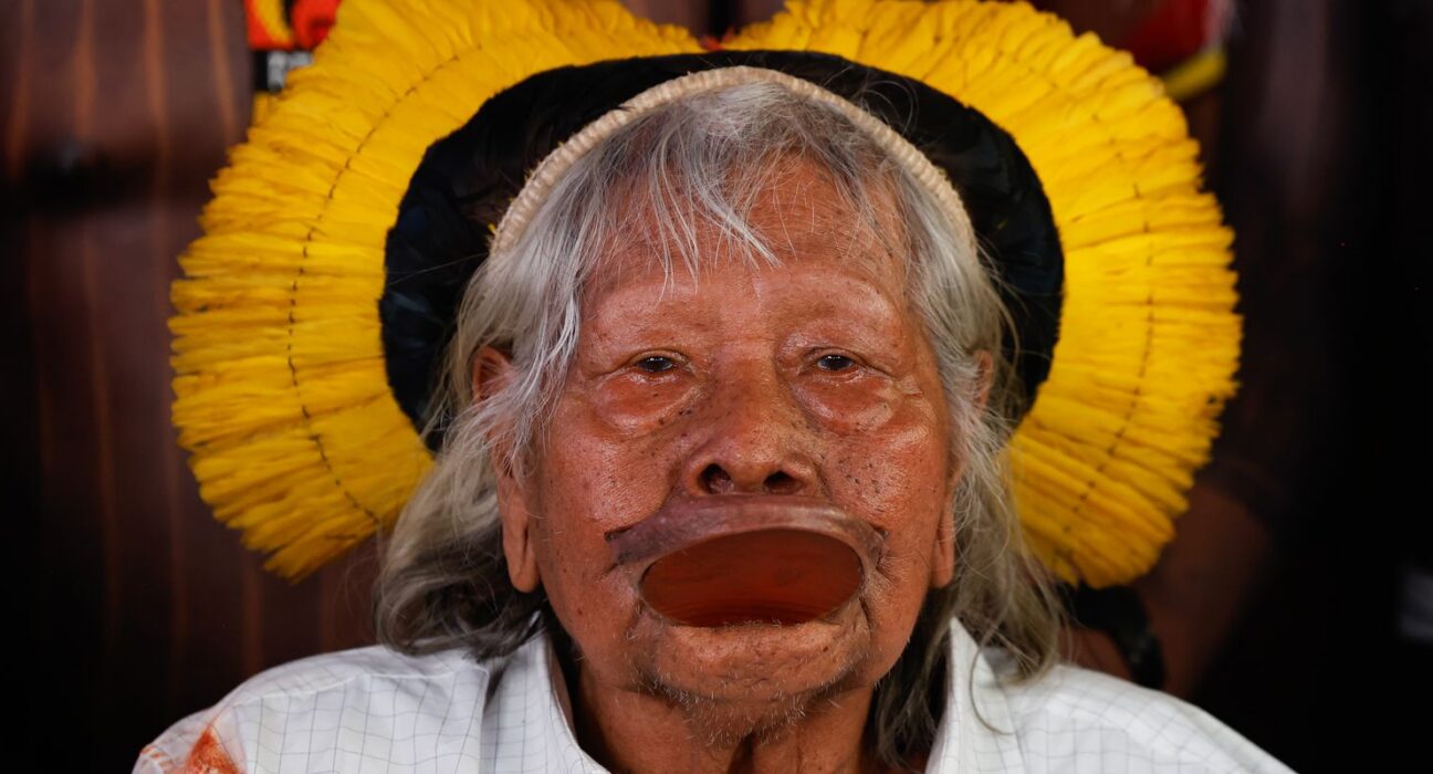 Cacique Raoni, de 94 anos, recebe cuidados paliativos em Mato Grosso