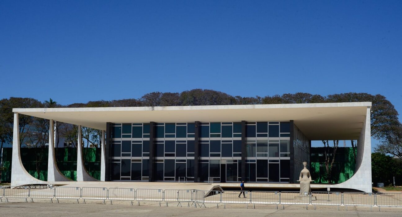 Fachin cobra manifestação da PGR sobre casos do INSS e Master