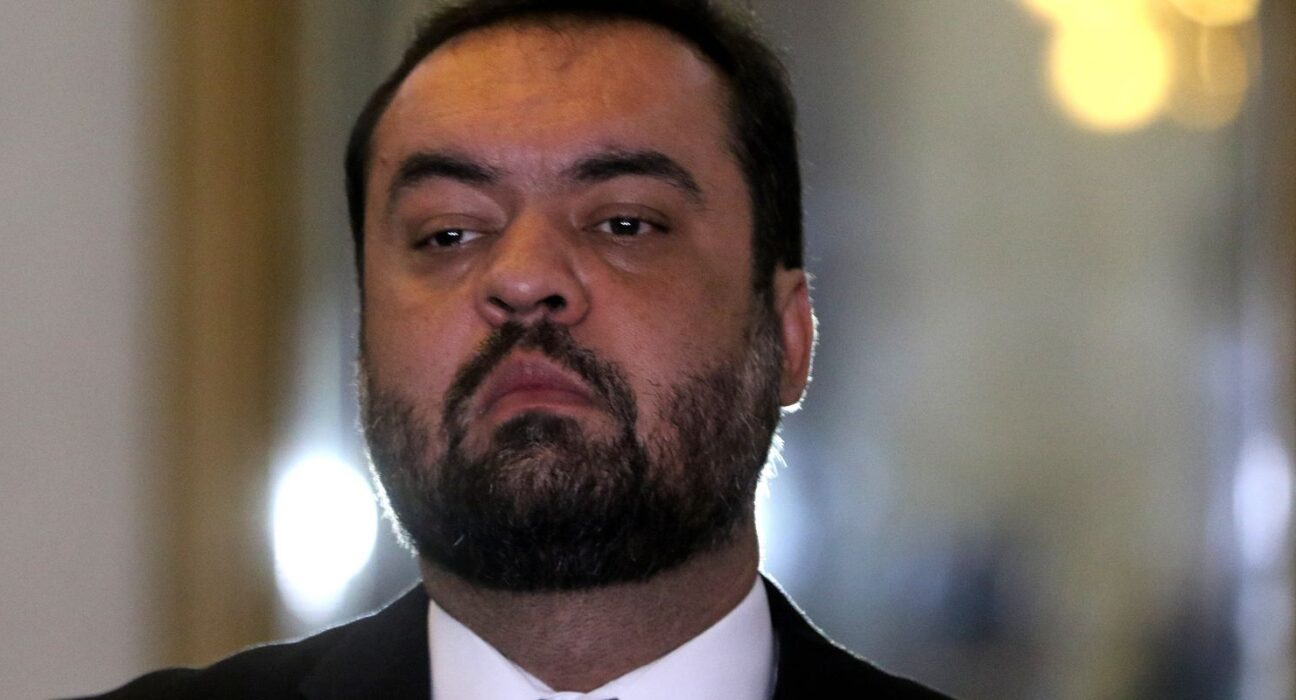 PF afirma que Castro recebeu adega, mansão e caviar para ajudar Refit