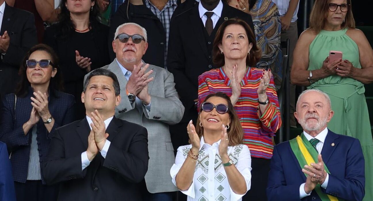 Começa o desfile cívico-militar do Dia da Independência em Brasília