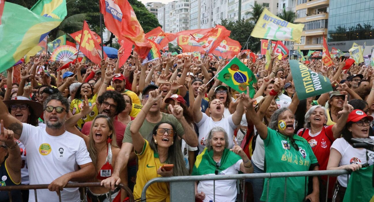 Ato em apoio à democracia e a Lula reúne milhares no Rio e Brasília