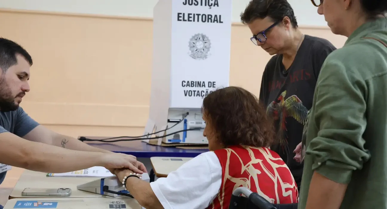 Primeiro turno contou com 43% mais eleitores de ao menos 70 anos