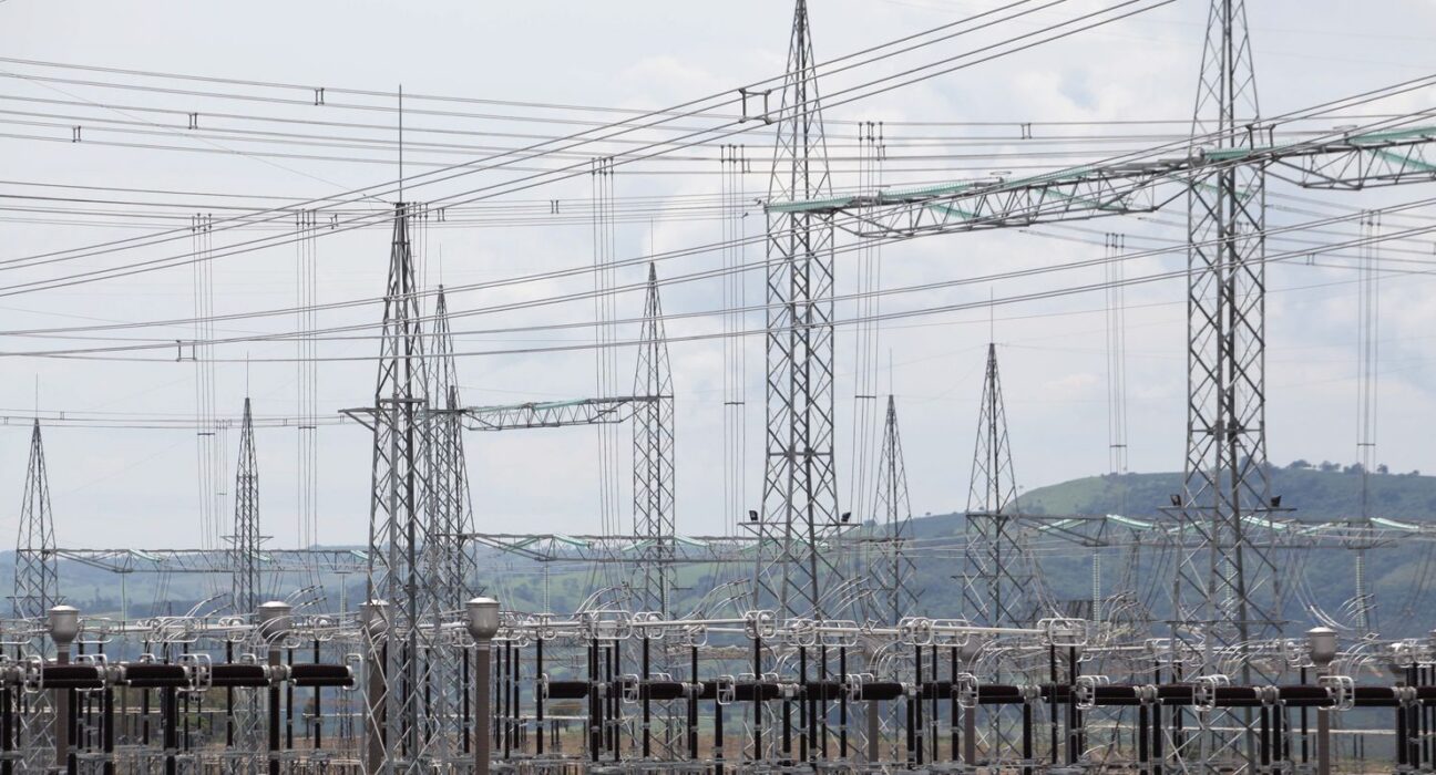 Aneel prevê três leilões de transmissão de energia em 2027