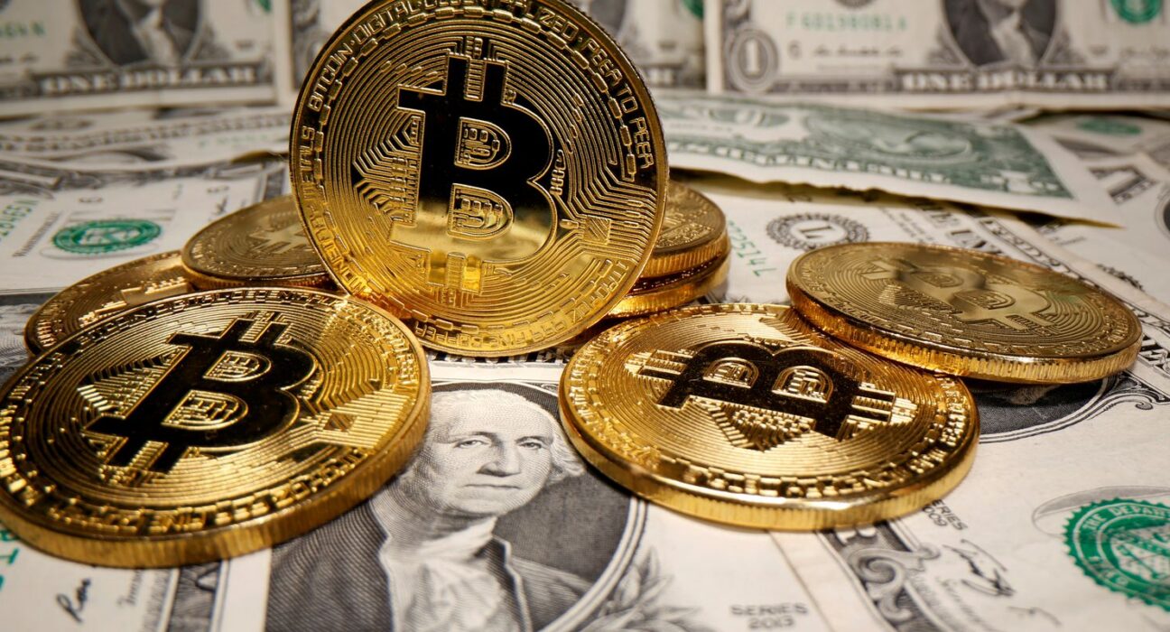 Site oferece criptomoedas por posts de apoio a Flávio Bolsonaro