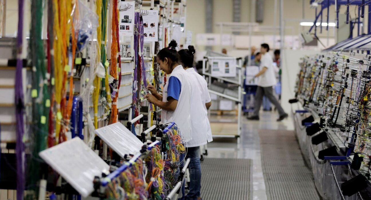 Faturamento da indústria cai 3,5% em agosto, informa CNI