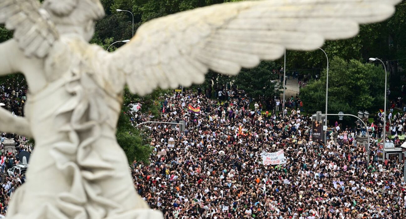 Habitação: Espanha antecipa eleições; sindicatos chamam à greve geral
