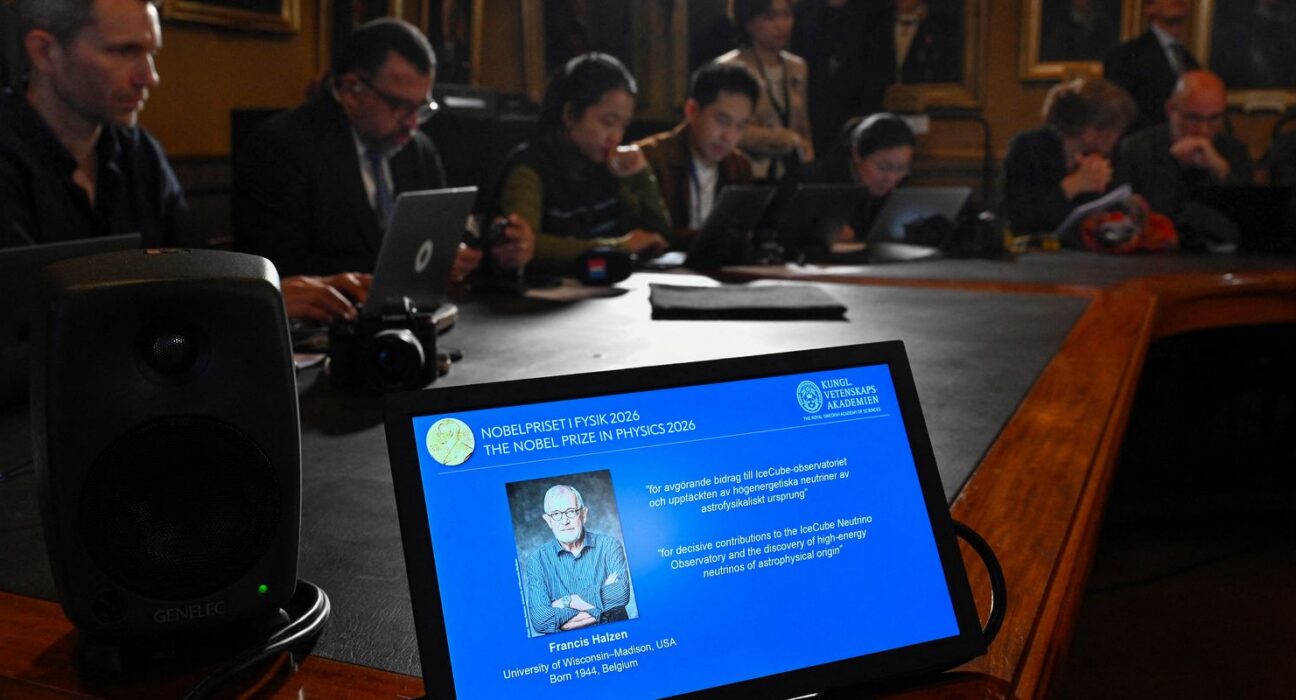 Belga que descobriu menor partícula do universo recebe Nobel de Física