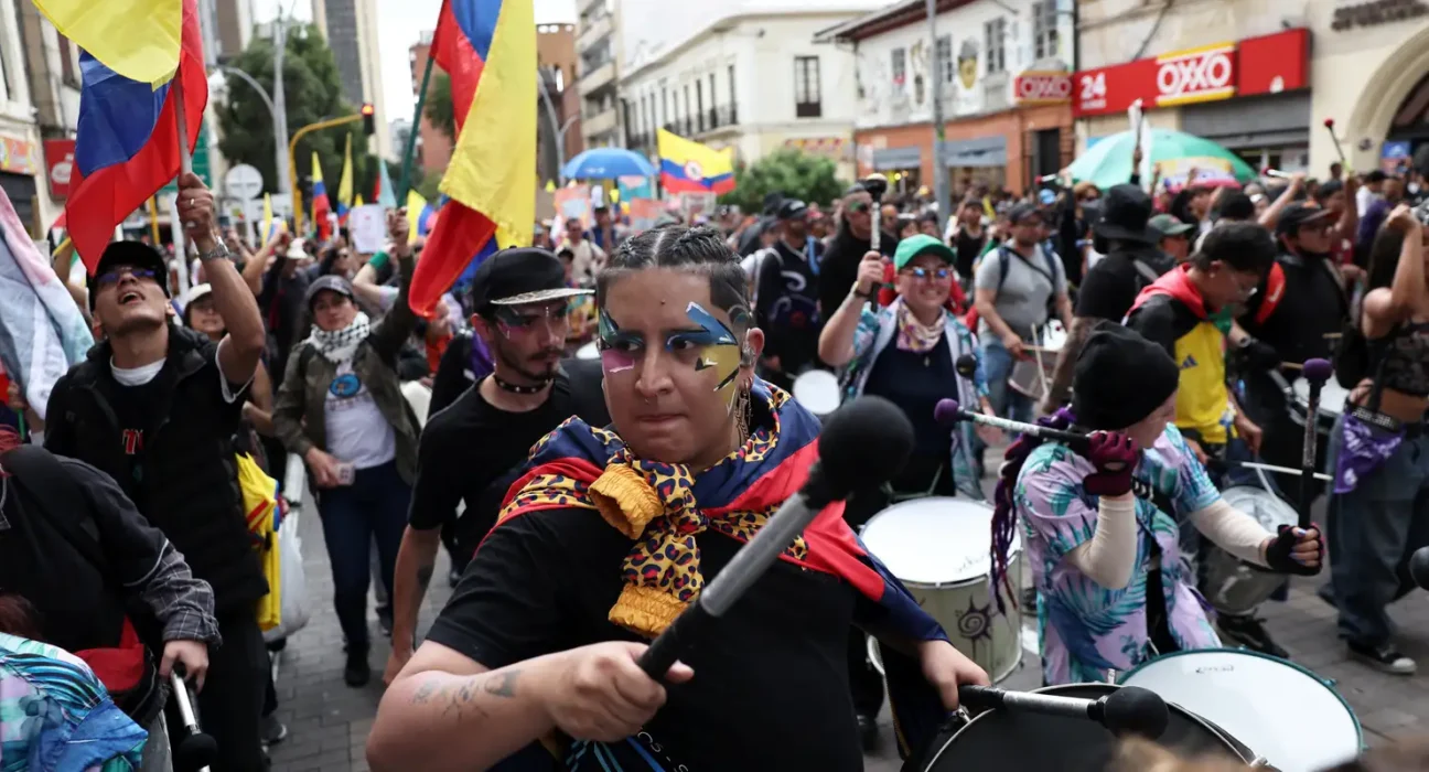 Colômbia vive protestos contra o governo de La Espriella