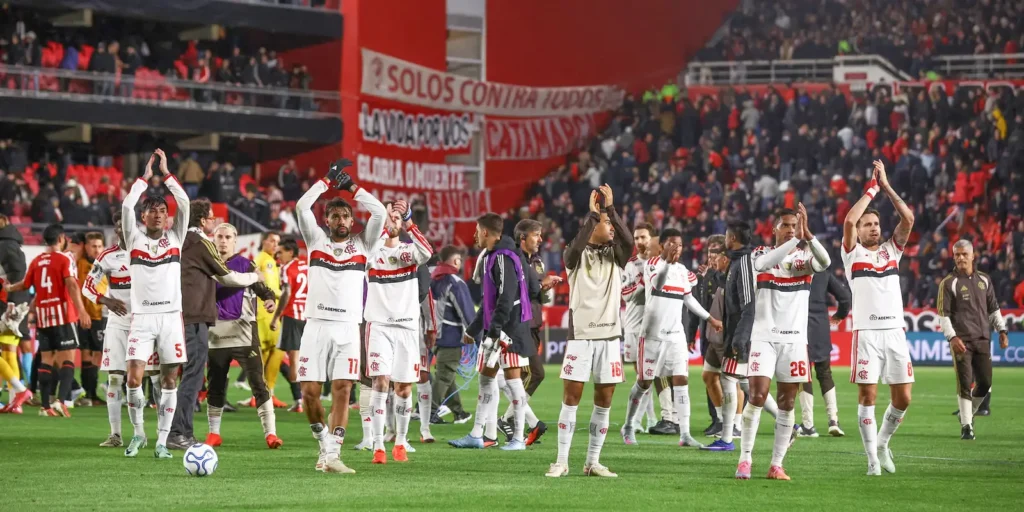 Sem chutar a gol na Argentina, Flamengo sobrevive na Libertadores