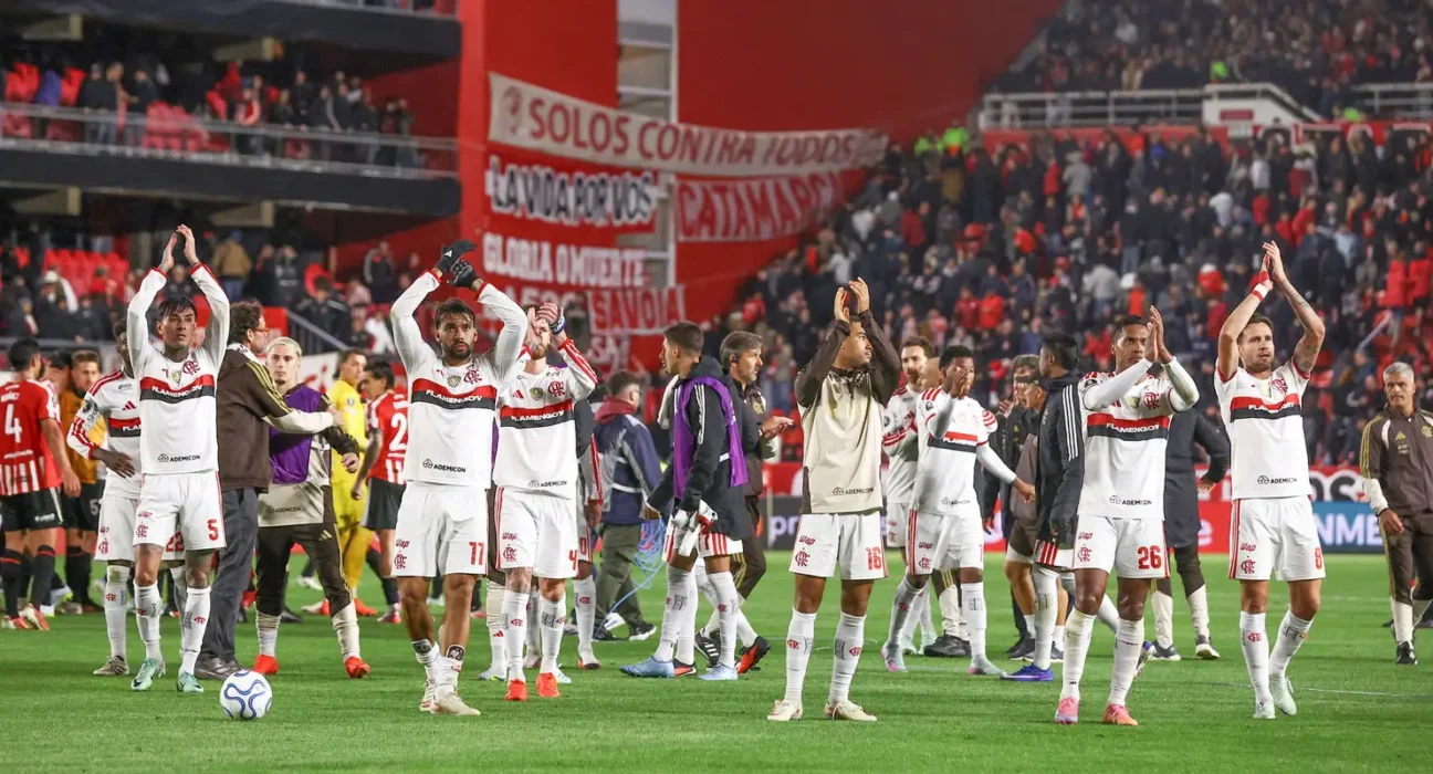 Sem chutar a gol na Argentina, Flamengo sobrevive na Libertadores