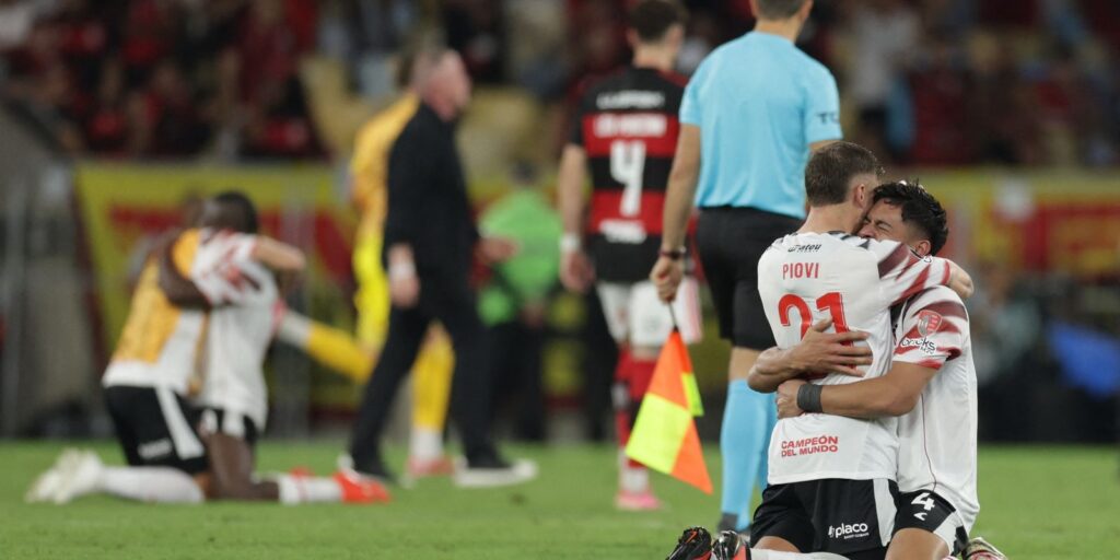 Estudiantes bate Fla e Palmeiras terá revanche pelo tetra da América