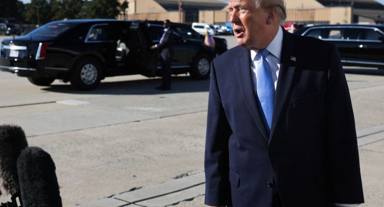 Trump diz que não vai se "envolver", após carta de Flávio Bolsonaro
