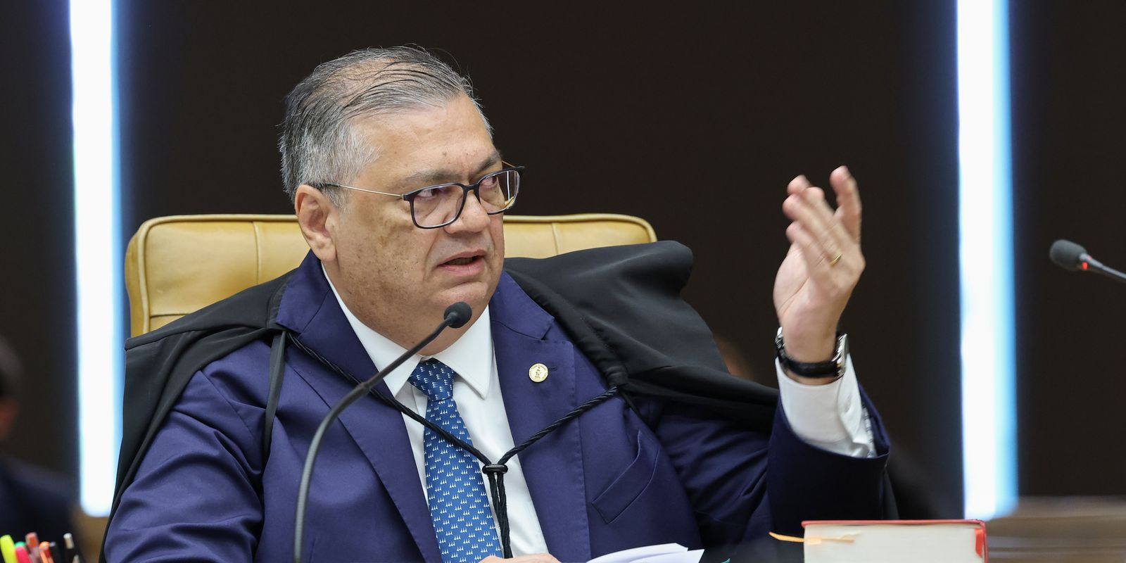 Dino expõe relatório com ameaça de assassinato contra ministros do STF