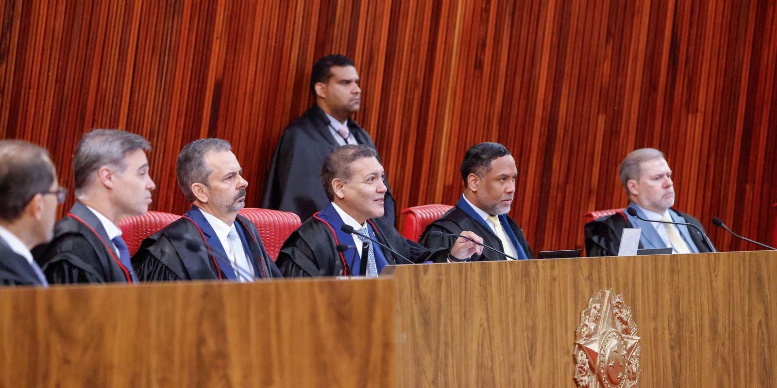 TSE anula votos de Garotinho, e Ruas deve vencer governo no RJ