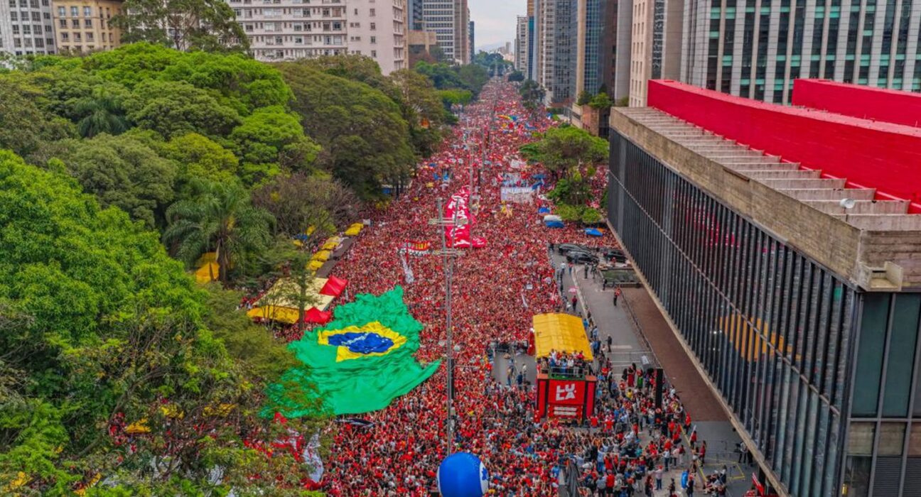 Campanha de Lula aciona TSE após post falso sobre comício na Paulista