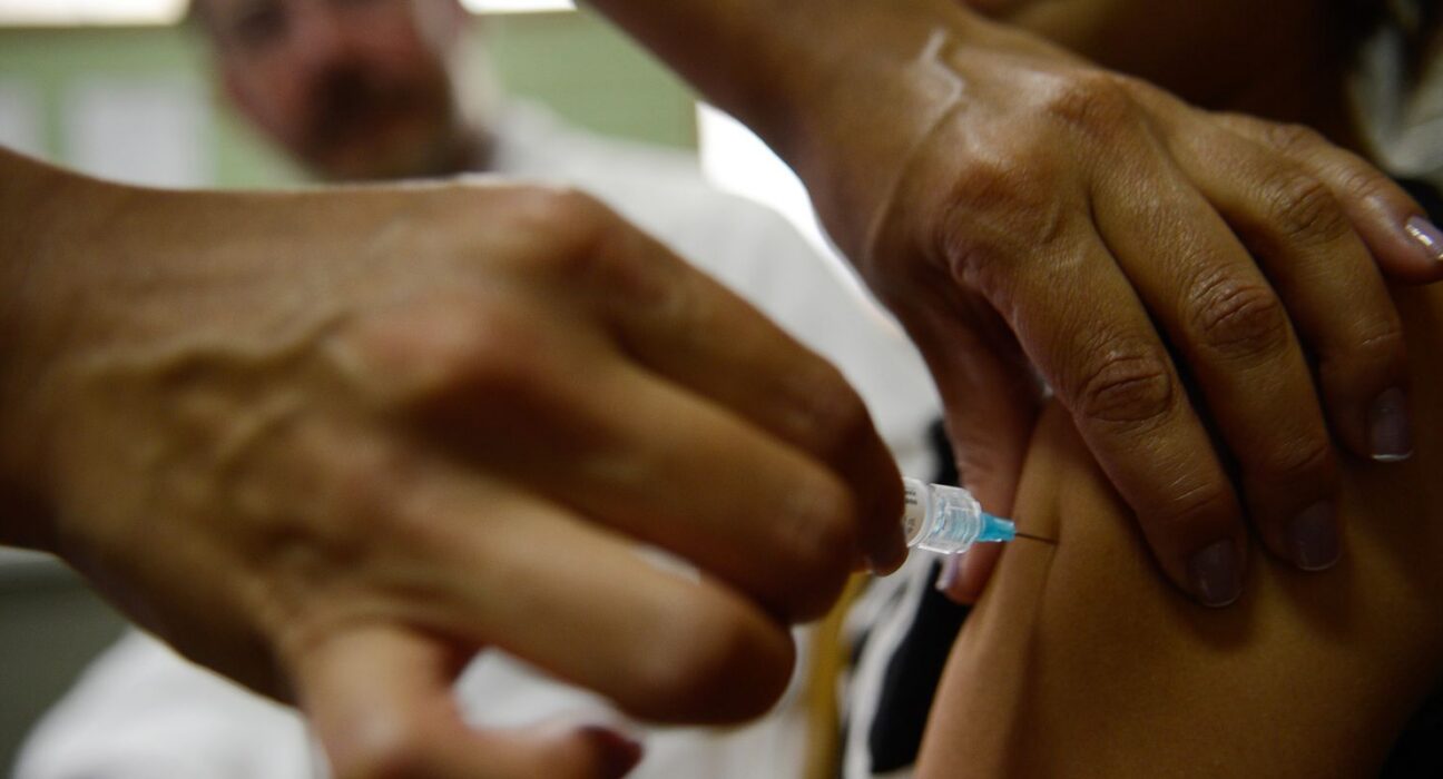 Consultas por lesões pré-cancerígenas caem após vacina contra HPV