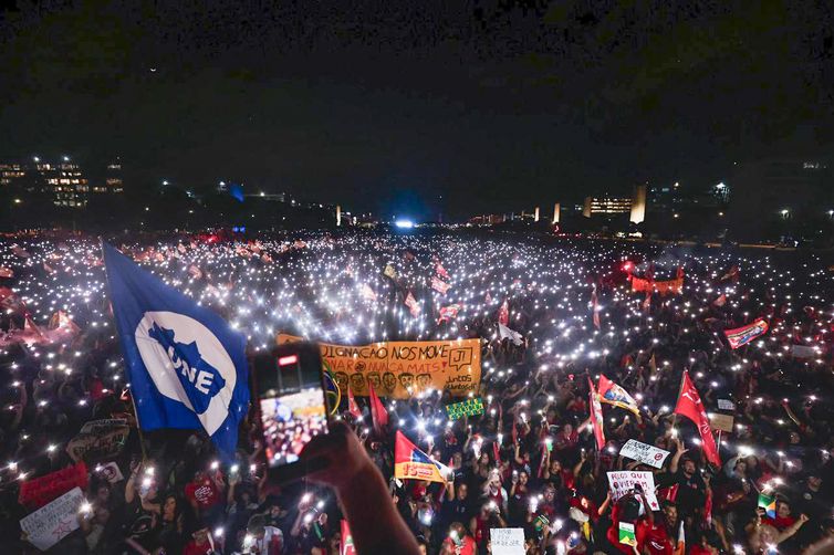 Brasília (DF), 13/10/2026  - Ato em apoio à candidatura de reeleição, Luiz Inácio Lula da Silva à Presidência da República, na Esplanada dos Ministérios, em Brasília.
Foto: midianinjaInstagram